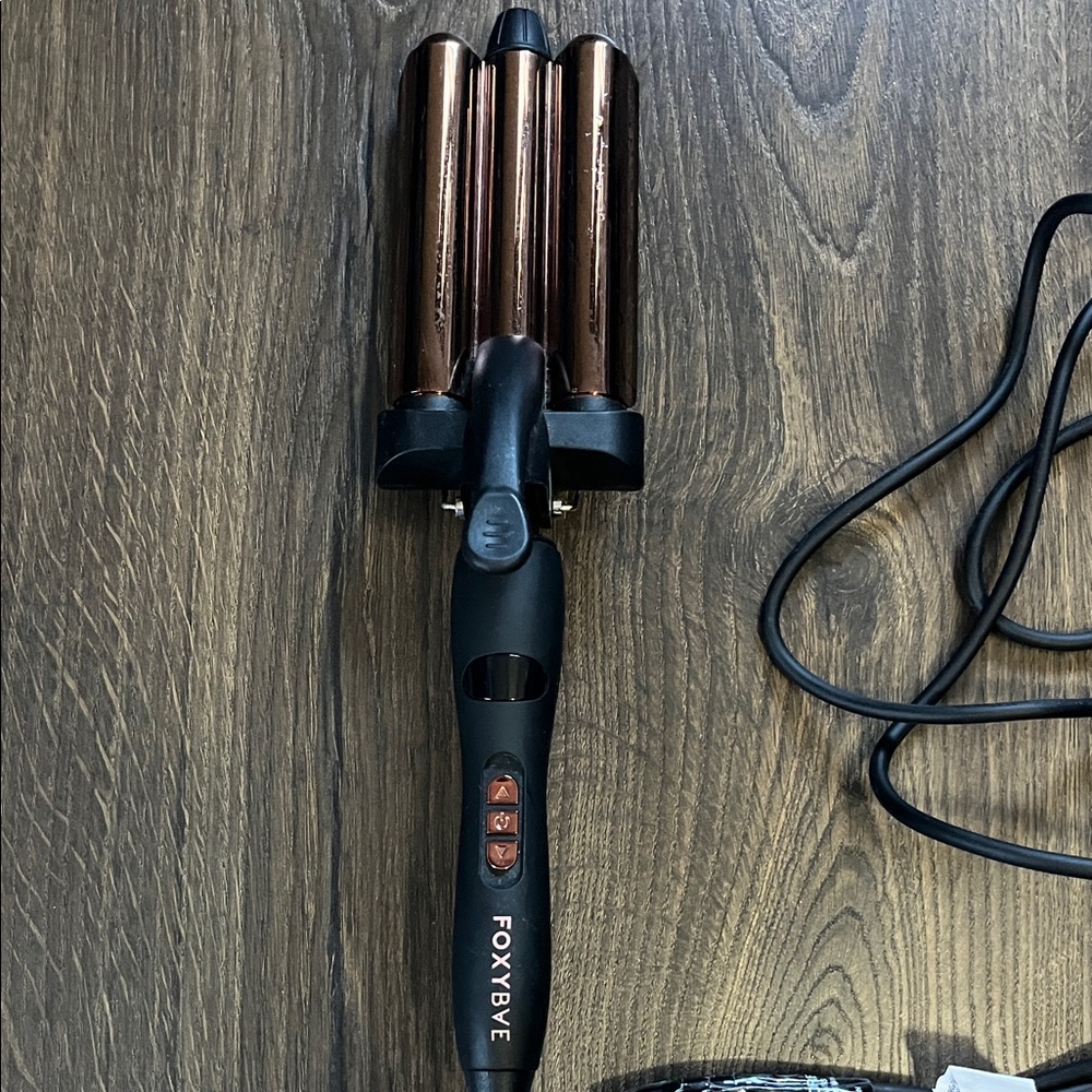 FoxyBae Black and Gold Hair Waver